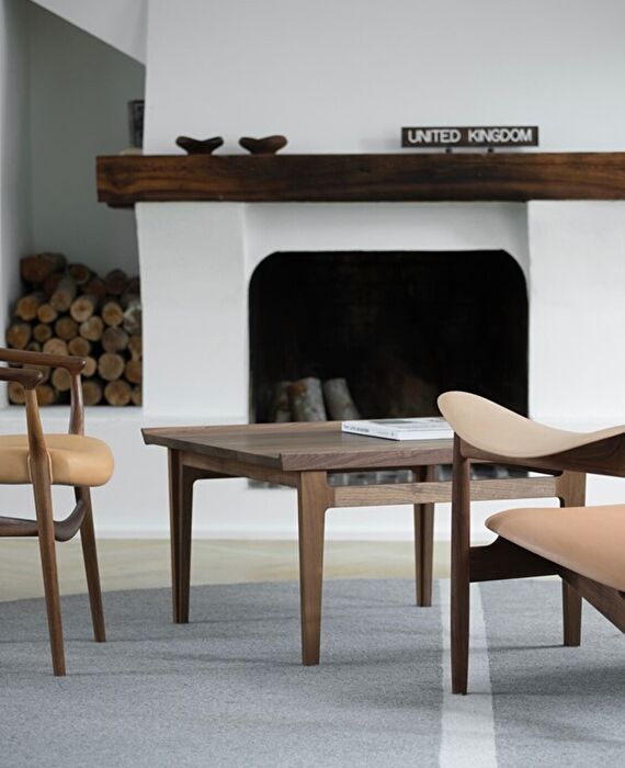 フィン・ユールらしい自由な発想のサイドテーブル『500 Couch Table