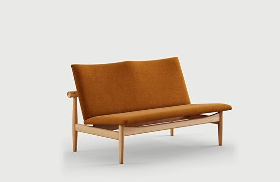 日本の大鳥居から着想を得て生まれたデザイン『Japan Sofa』