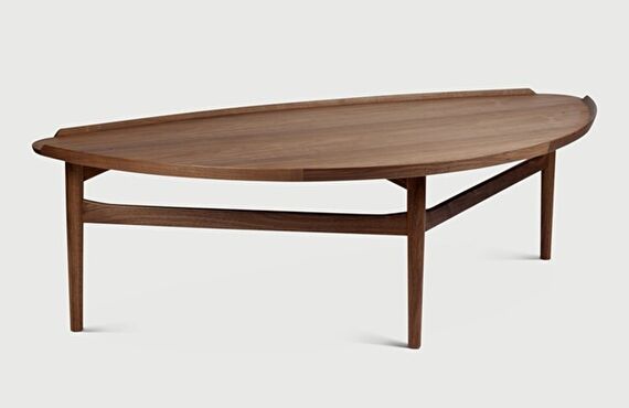 軽やかでエレガントな3本脚ローテーブル『Cocktail Table』