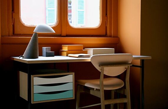 究極にシンプルで機能的なコーヒーテーブル『Tray Table