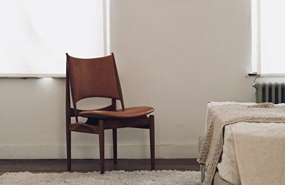 古代エジプトのデザイン原理と現代のリズムが融合して生まれた『Egyptian Chair』