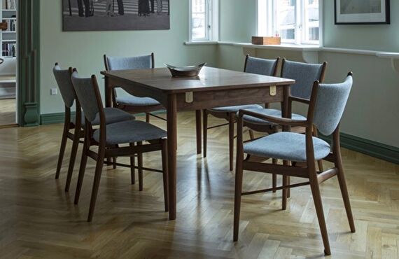 エレガントで実用的、拡張可能なダイニングテーブル『Bovirke Table』